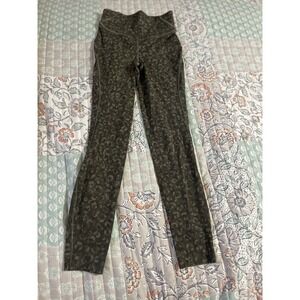 Lululemon Base Pace High Rise Running Tight Green Camo‎ Women's Size 2 Leggings
